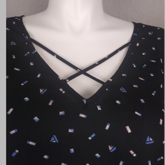 Torrid Black Confetti Crisscross Georgette Blouse Size 1 - Picture 10 of 12